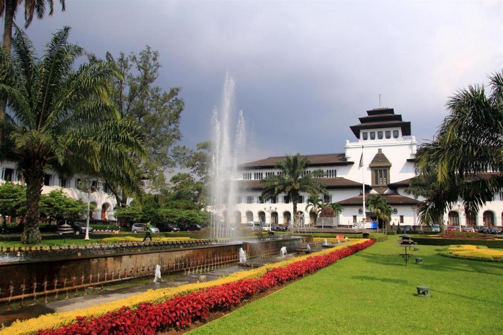 Diemdi Hotel Bandung Exterior photo