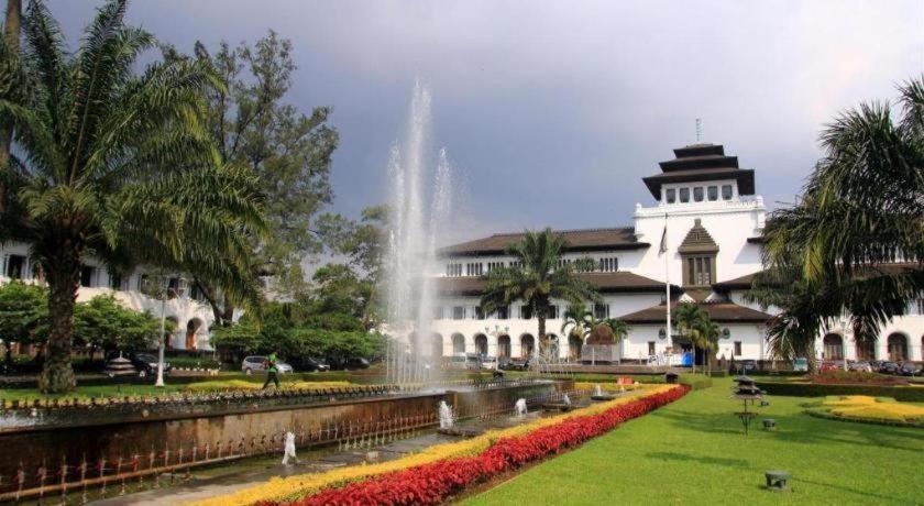 Diemdi Hotel Bandung Exterior photo